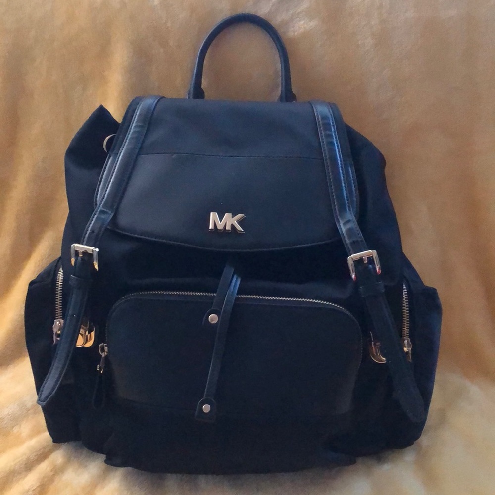 COPY - Michael Kors Beacon diaper bag black/gold details - Picture 8 of 16